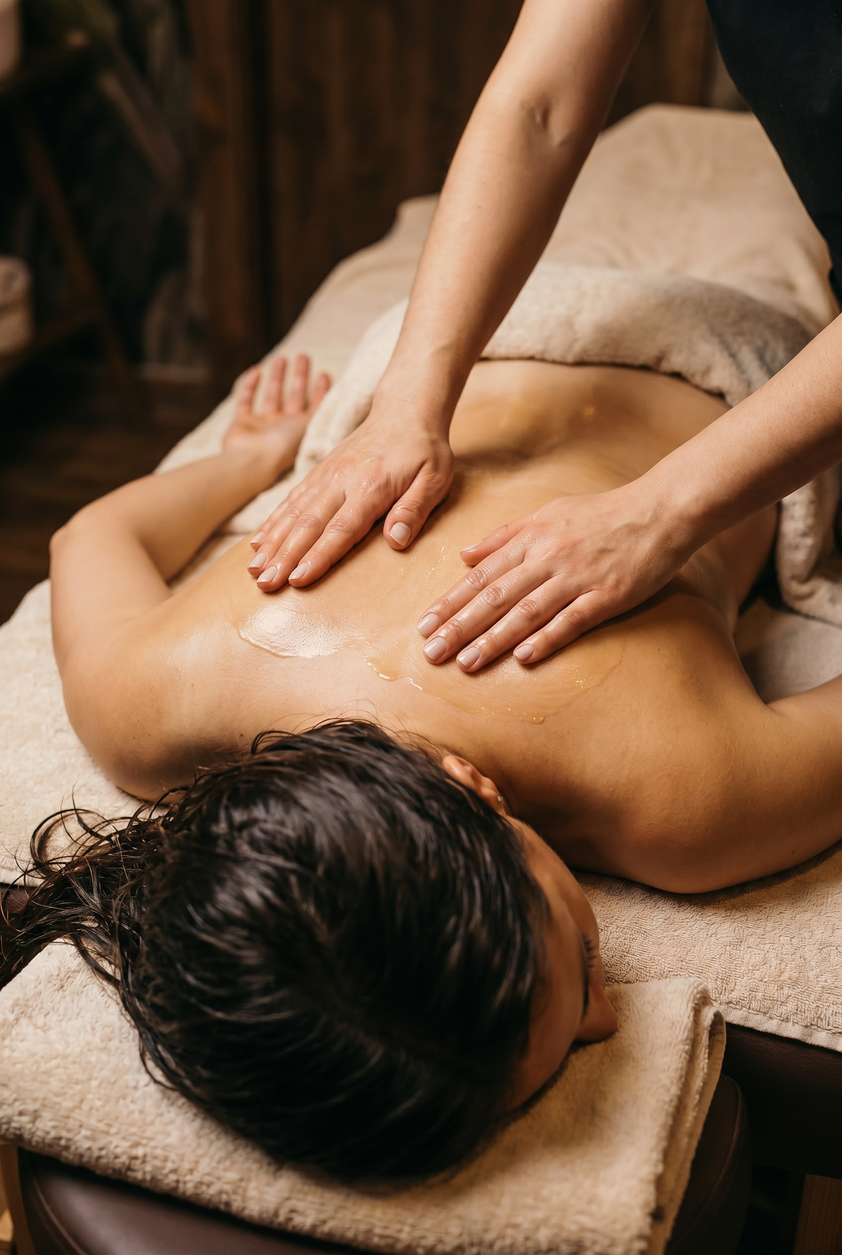 Aroma-Öl-Massage im Spa von Geestglanz