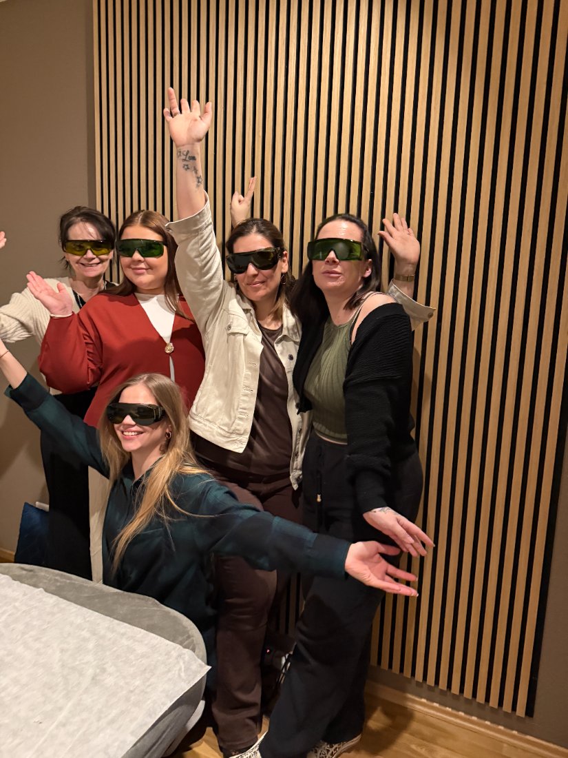 Team Geestglanz bei einer Laser-Schulung mit Schutzbrillen